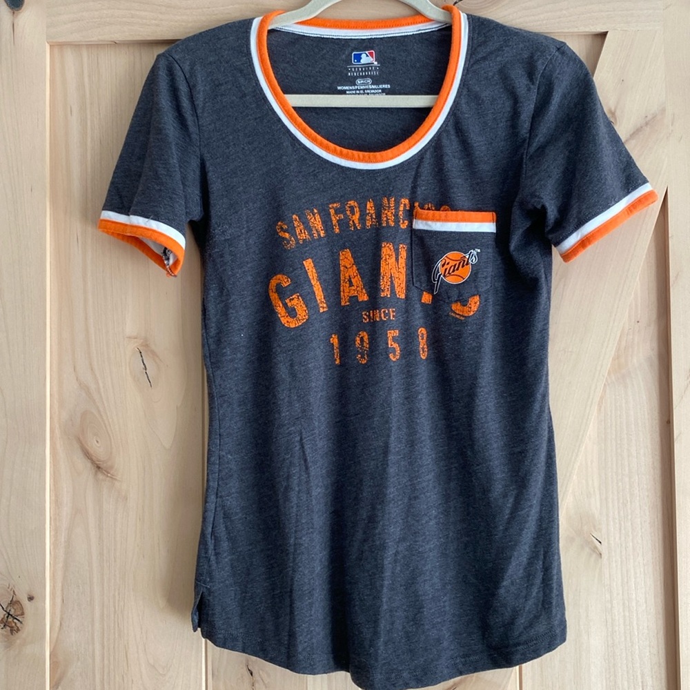 MLB SF GIANTS 🧡🖤 tee (women’s small, runs large) new w/out tags